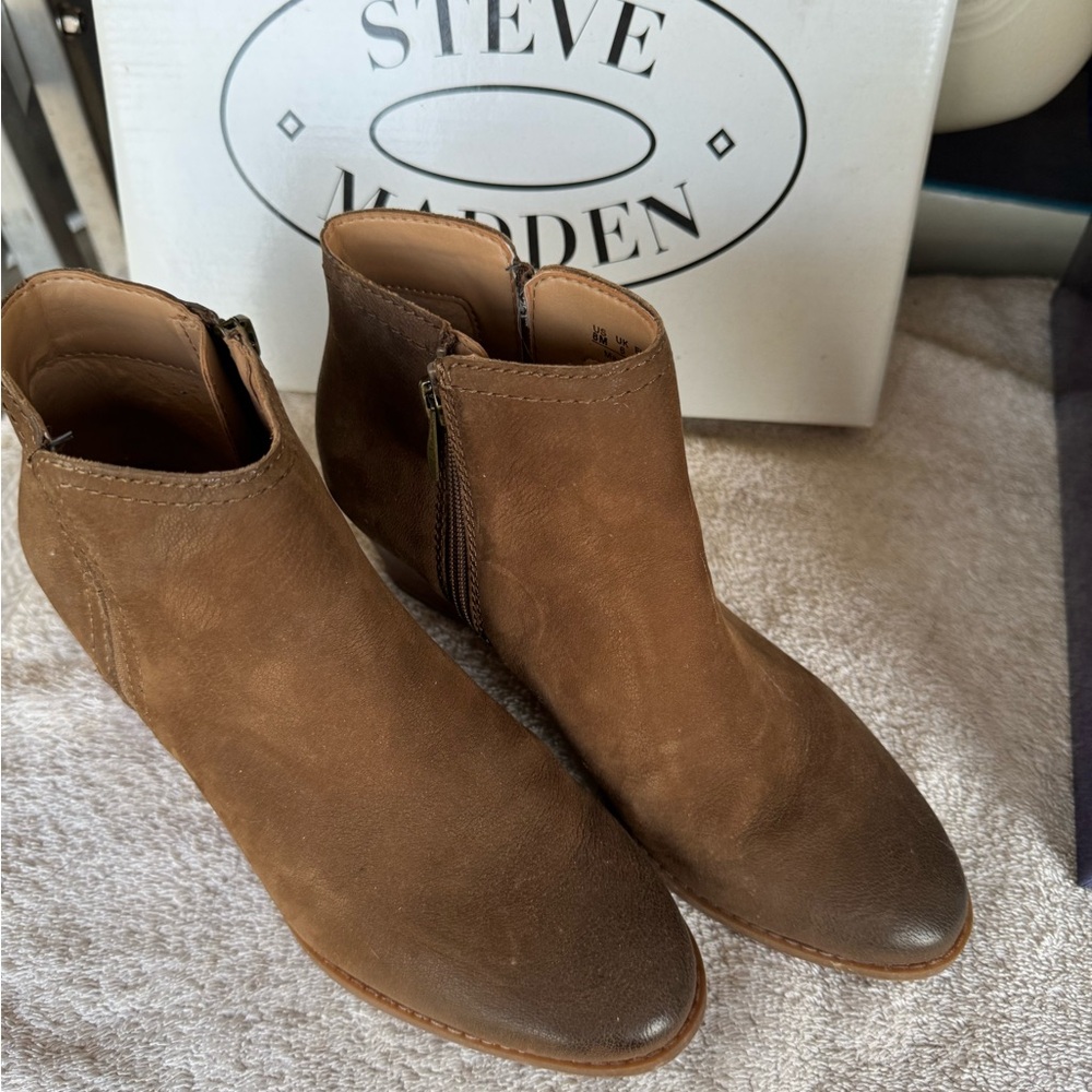 Cute and barely used boots perfect for fall!